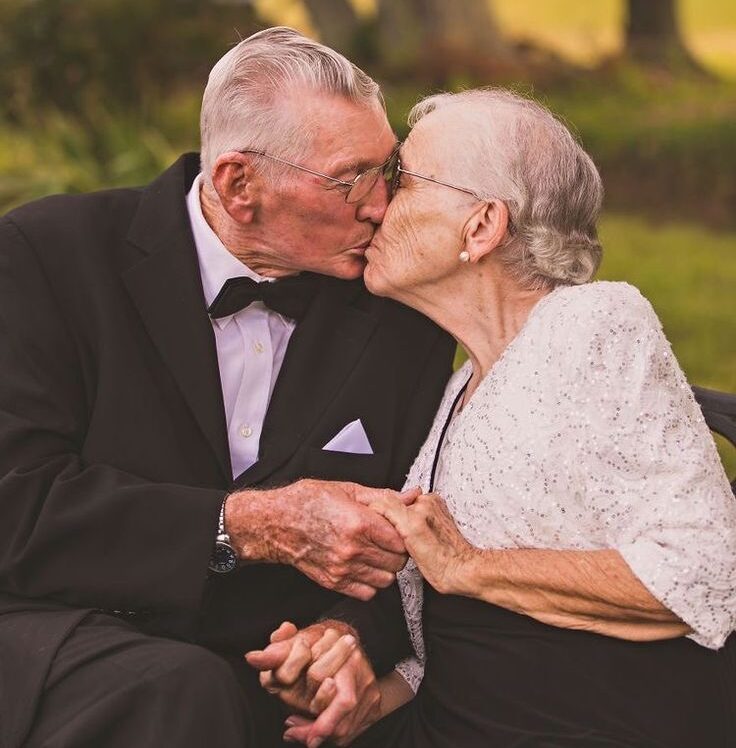 Geschenkideen für Opa zur diamantenen Hochzeit: Besondere Geschenke für 60 Jahre gemeinsames Glück