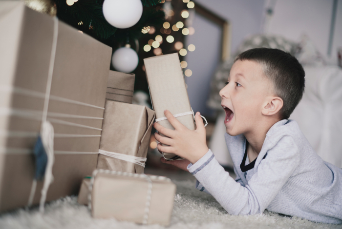 Besondere Geschenkideen für Ihren Enkel nach Anlass - Unvergessliche Erinnerungen!